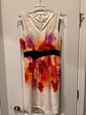 Floral Satin V-Neck Sheath Dress - White with Red & Pink Roses